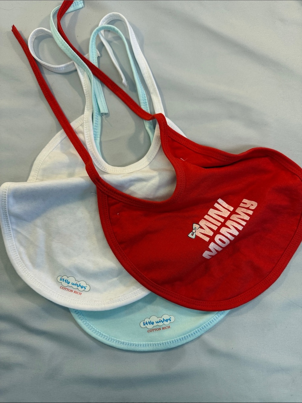 NWOT Mini Mommy Kids Bib Set – Red, White & Light Blue